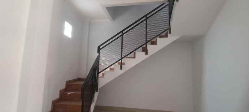rumah 2 lantai siap huni di kota depok
