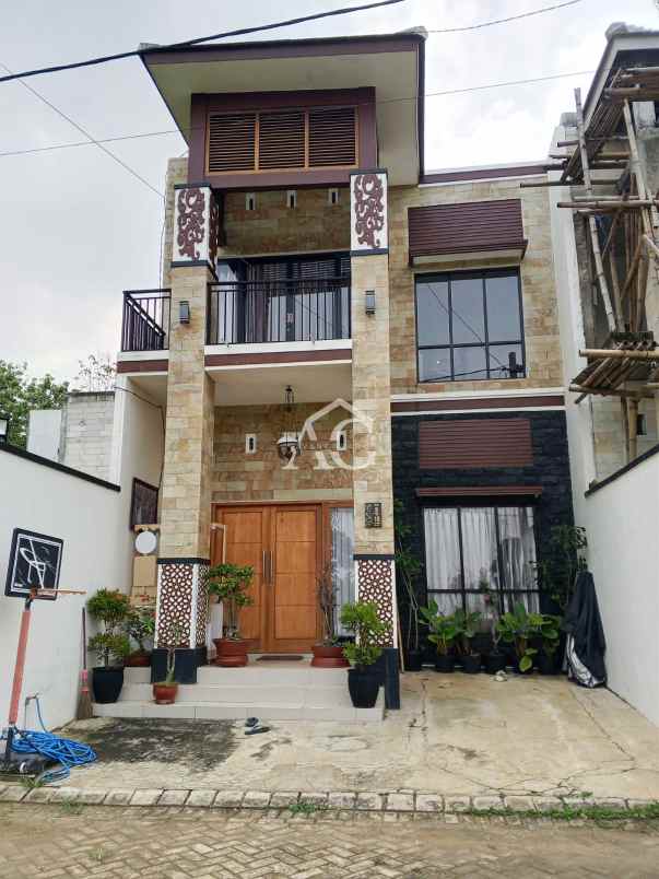 rumah 2 lantai siap huni di the sanata village malang