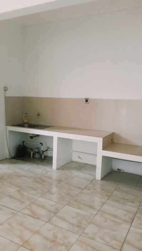 rumah 2 lantai siap huni graha wahid sambiroto