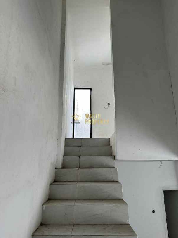 rumah 2 lantai termurah di maguwoharjo shm pbg ready