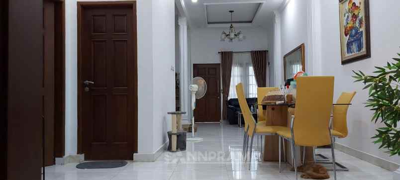 rumah 3 lantai murah di pesona khayangan