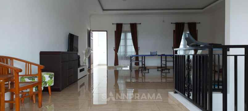 rumah 3 lantai murah di pesona khayangan