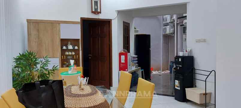 rumah 3 lantai murah di pesona khayangan