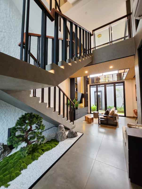 rumah 3lantai private lift di kota depok