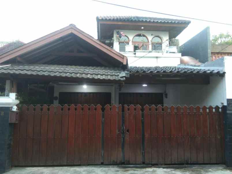 rumah asri dan adem di utan kayu selatan jakarta timur