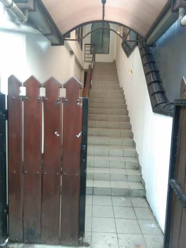 rumah asri dan adem di utan kayu selatan jakarta timur