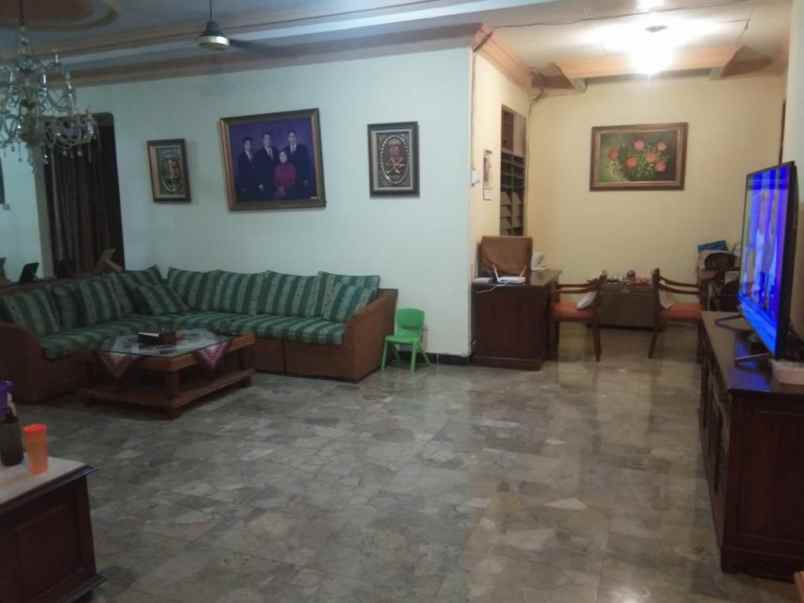 rumah asri dan adem di utan kayu selatan jakarta timur