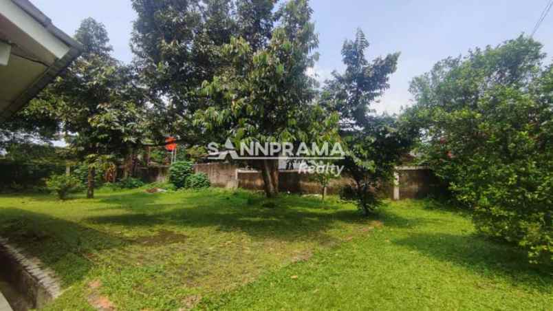 rumah asri halaman luas di depok