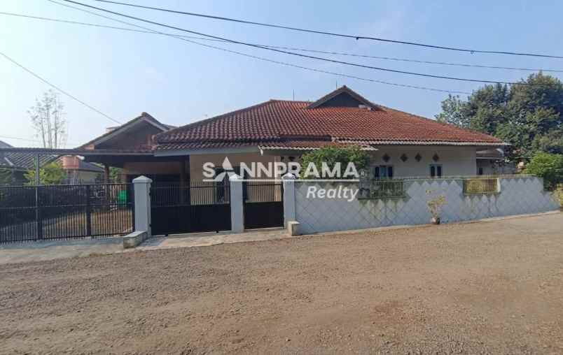 rumah asri halaman luas di depok