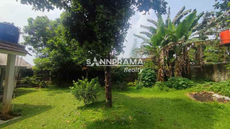 rumah asri halaman luas di depok