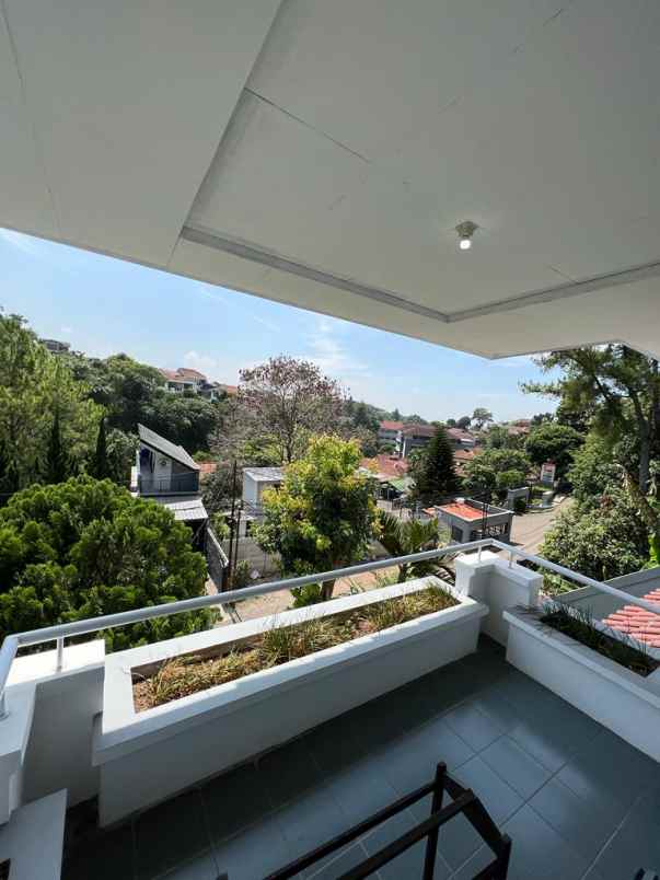 rumah asri mewah di tubagus ismail kota bandung