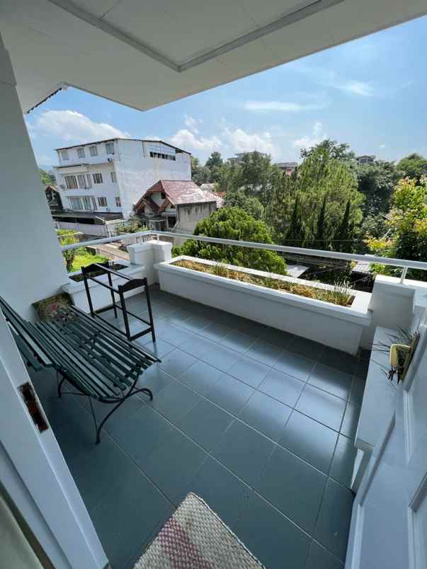 rumah asri mewah di tubagus ismail kota bandung