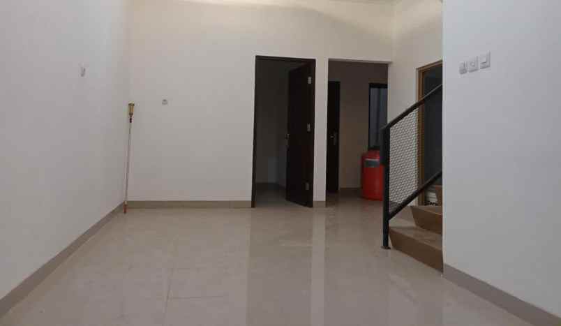 rumah bagus 2 lantai di harapan indah harga nego