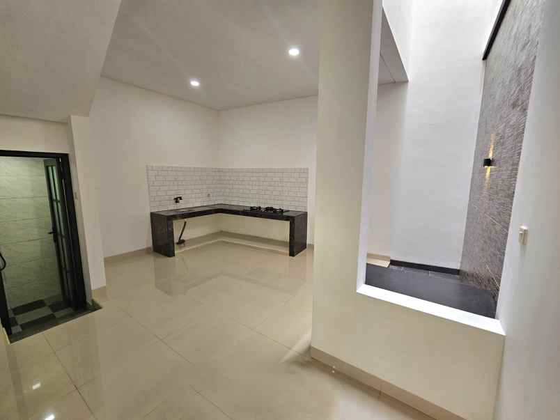 rumah baru 2 5 lantai pondok kelapa