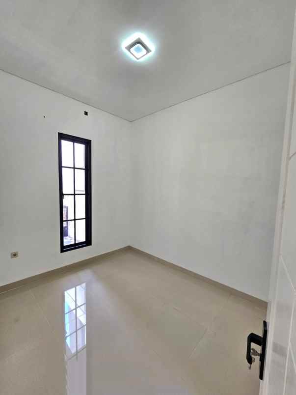 rumah baru 2 5 lantai pondok kelapa