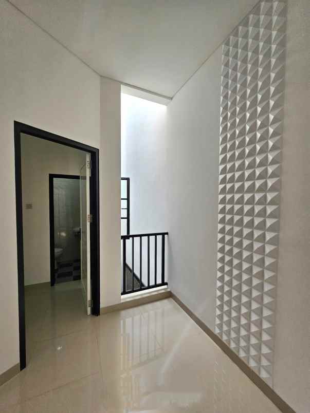 rumah baru 2 5 lantai pondok kelapa