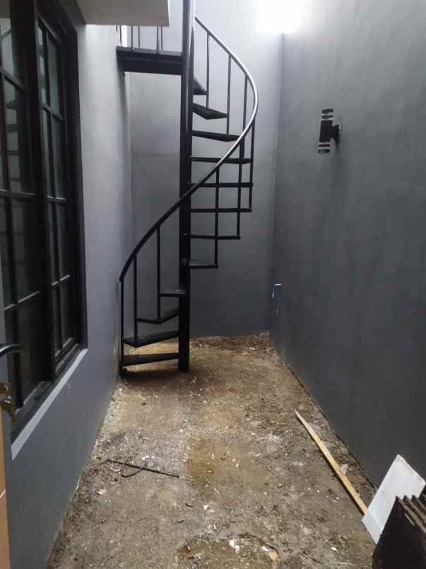 rumah baru 2 lantai di arcamanik dekat antapani