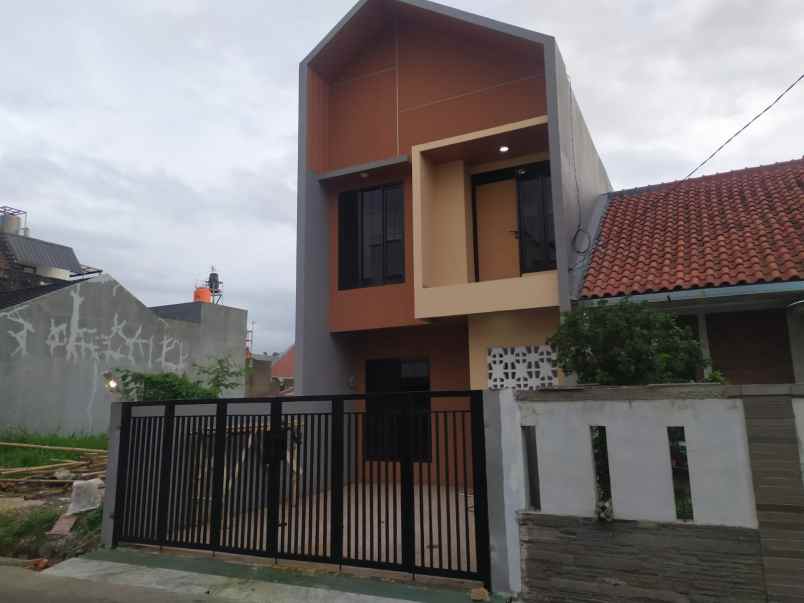rumah baru 2 lantai di arcamanik dekat antapani