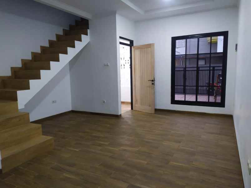 rumah baru 2 lantai di arcamanik dekat antapani