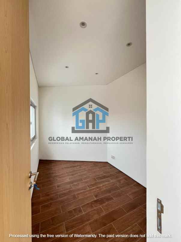 rumah baru cibabat cimahi fasad kaca modern minimalis