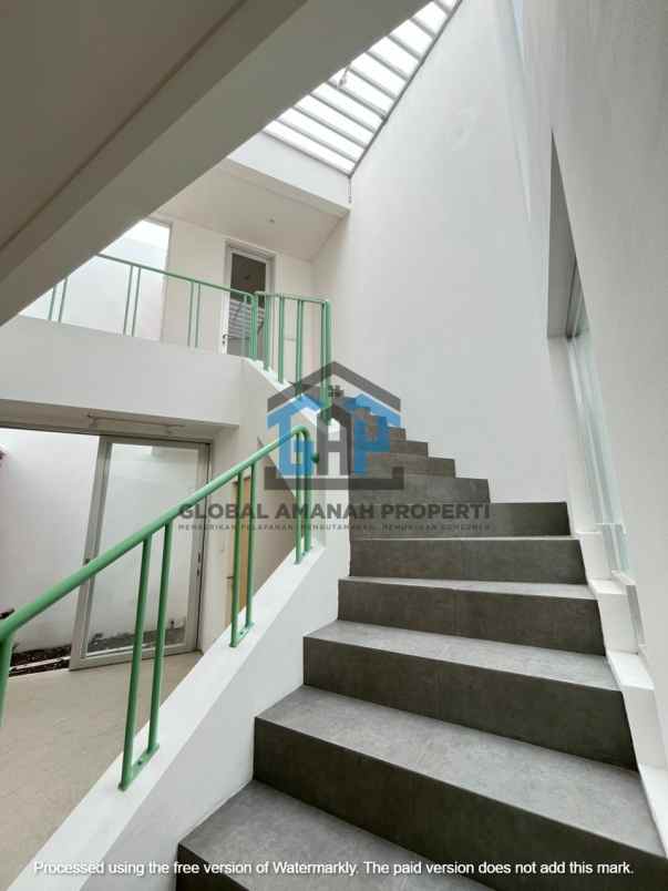 rumah baru cibabat cimahi fasad kaca modern minimalis