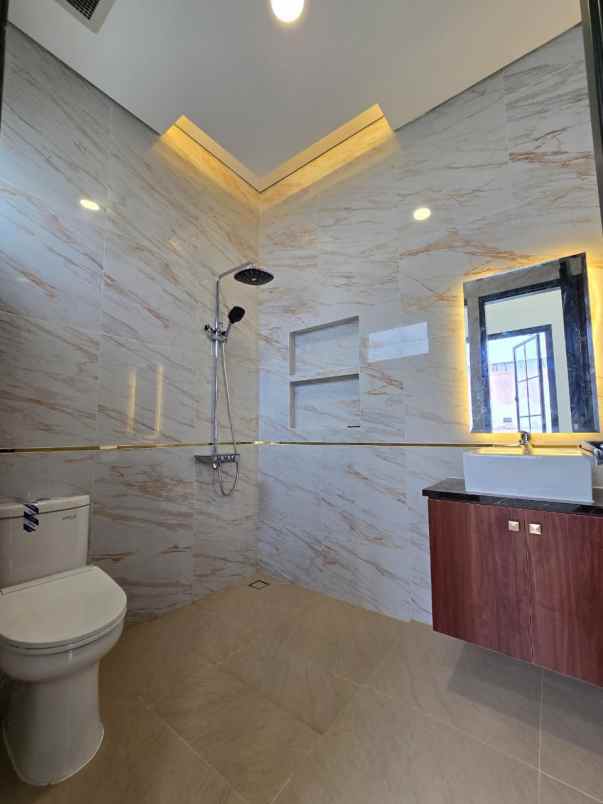 rumah baru classic modern siap huni di pondok bambu