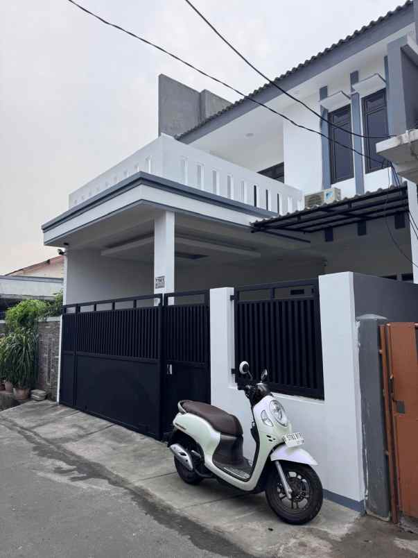 rumah baru direnovasi di kebon jeruk jakarta barat