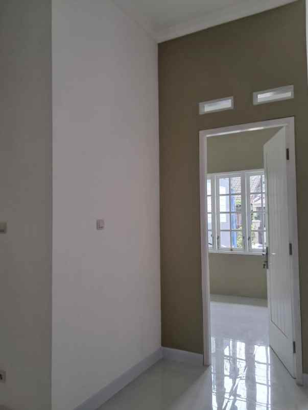 rumah baru siap huni lokasi strategis di griyaloka bsd