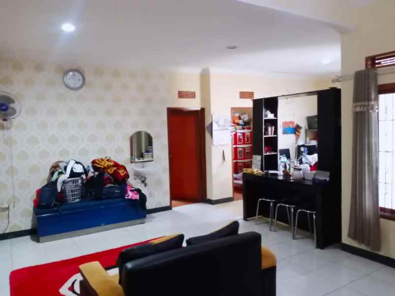 rumah cantik dengan isinya lokasi banjaran