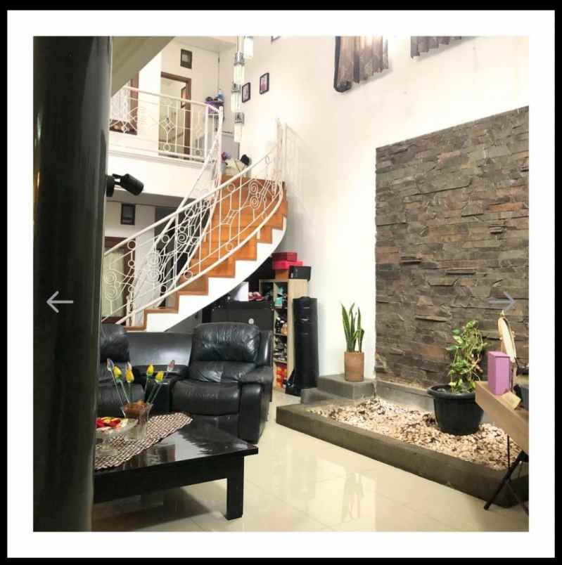 rumah cantik nan nyaman siap huni di antapani