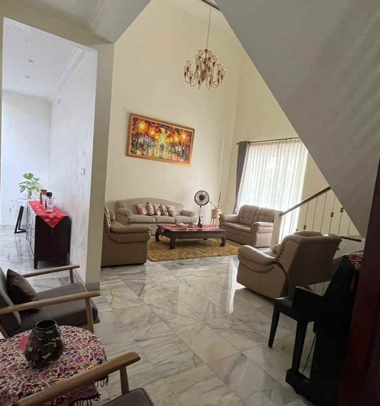 rumah cantik posisi hook di villa cinere mas depok