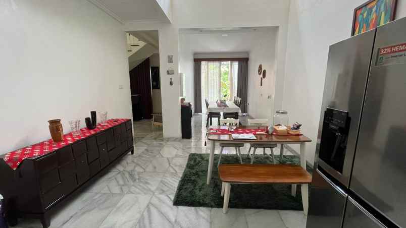 rumah cantik posisi hook di villa cinere mas depok