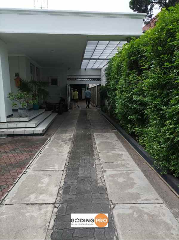 rumah classic lahan luas