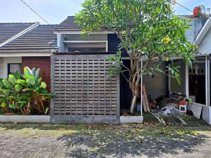 rumah dijual dekat de tjolomadoe 400 jutaan