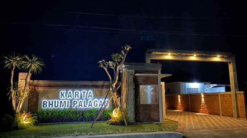 rumah etnik bali view persawahan dan gunung merapi