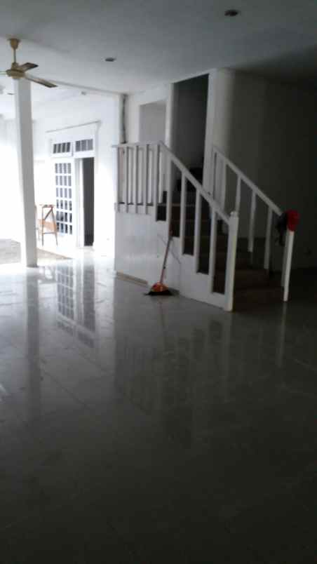 rumah ex kantor lokasi daerah tebet jakarta selatan