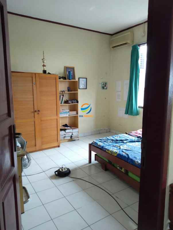 rumah jl mega cinere depok jawa