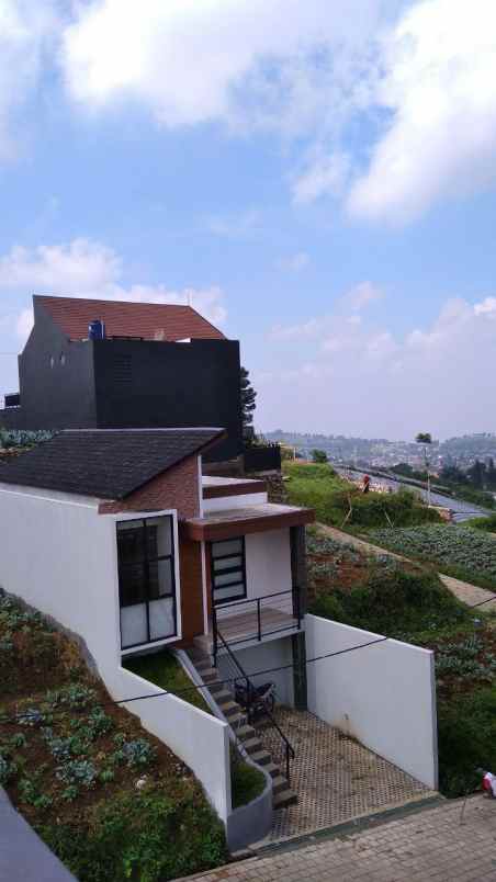 rumah jl mesjid nagrak no 611