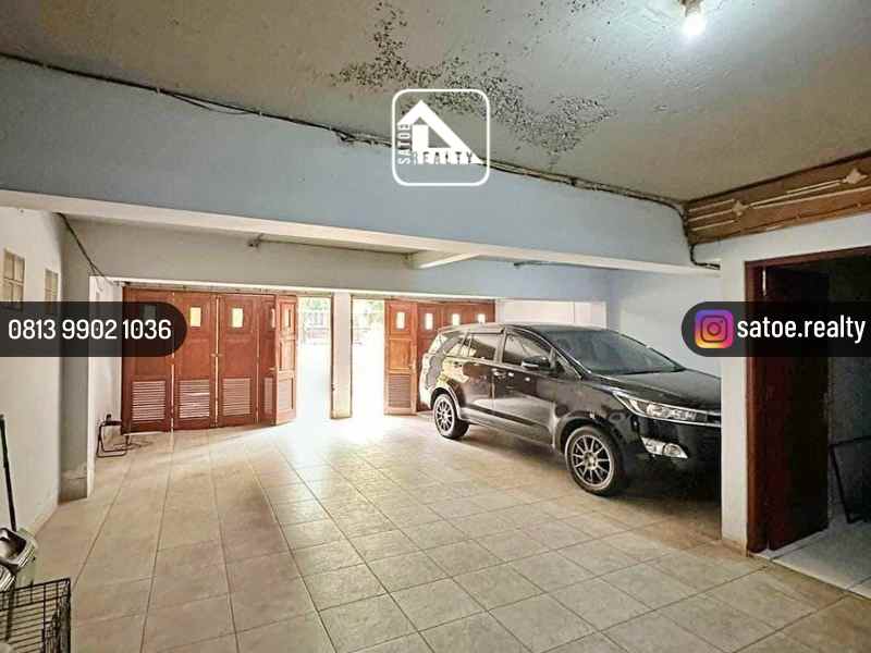 rumah klasik 2 5 lantai di dekat jl diponegoro menteng