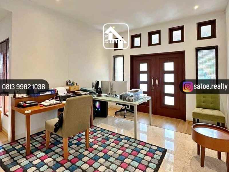 rumah klasik 2 5 lantai di dekat jl diponegoro menteng