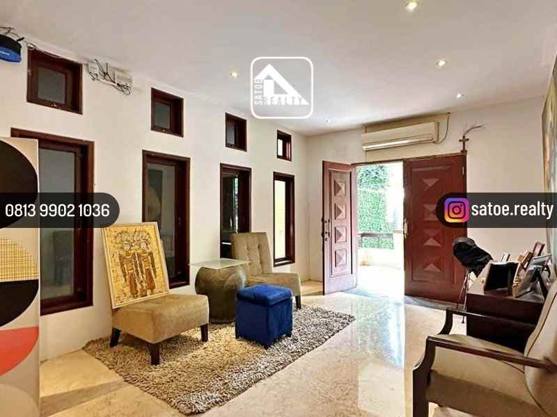 rumah klasik 2 5 lantai di dekat jl diponegoro menteng