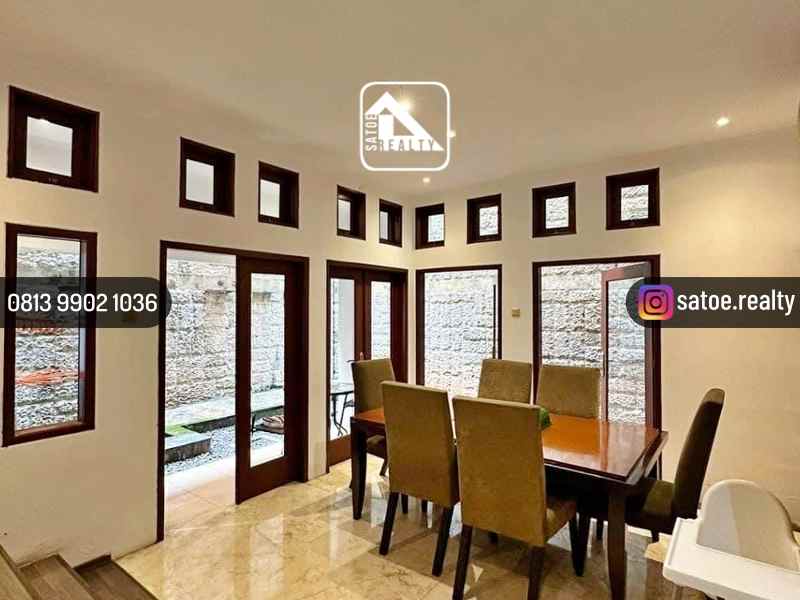 rumah klasik 2 5 lantai di dekat jl diponegoro menteng