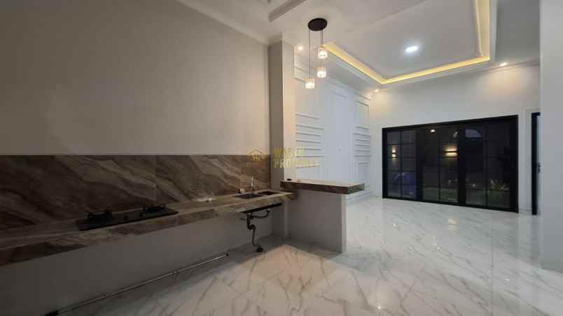 rumah klasik eropa siap huni di utara maguwoharjo