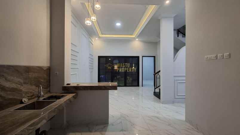 rumah klasik eropa siap huni di utara maguwoharjo