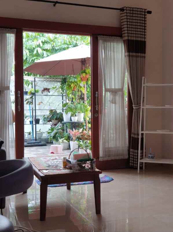 rumah komp taman mutiara cibabat ada rooftop 3 lantai