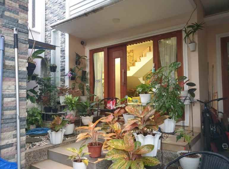 rumah komp taman mutiara cibabat ada rooftop 3 lantai