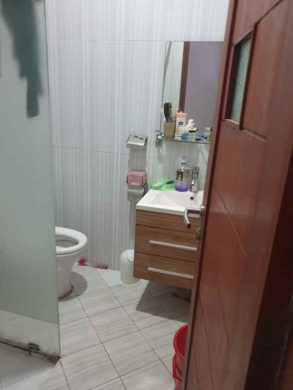 rumah komp taman mutiara cibabat ada rooftop 3 lantai