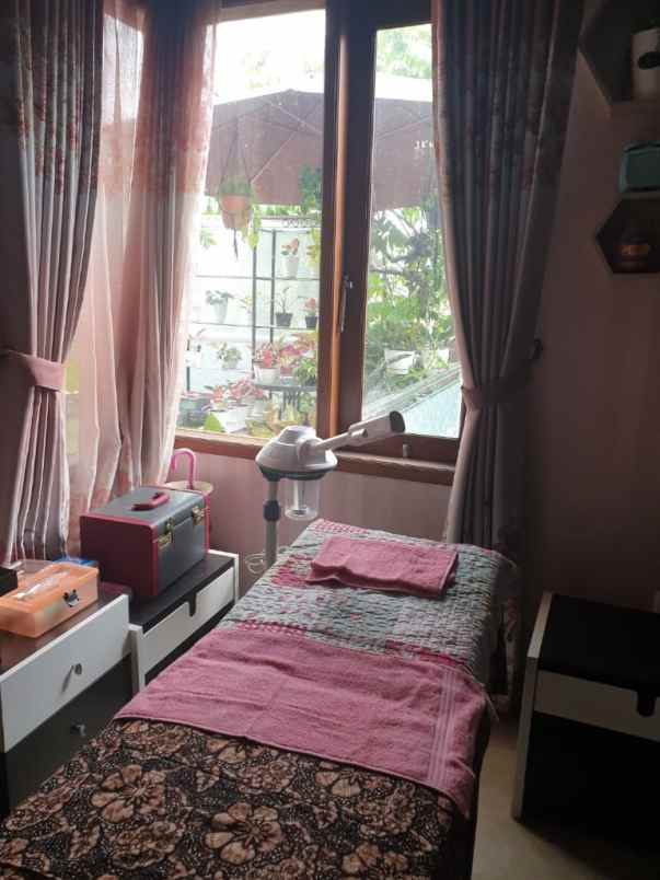 rumah komp taman mutiara cibabat ada rooftop 3 lantai