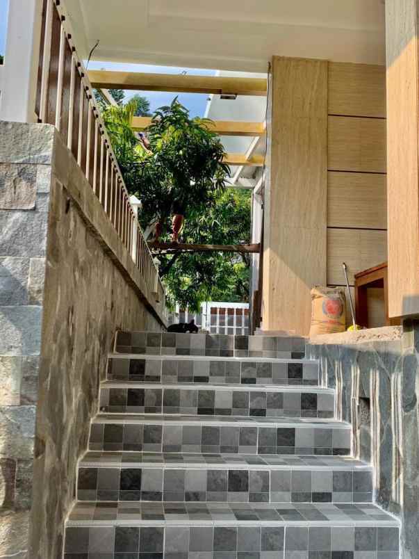 rumah kontemporer keren di komplek duren sawit