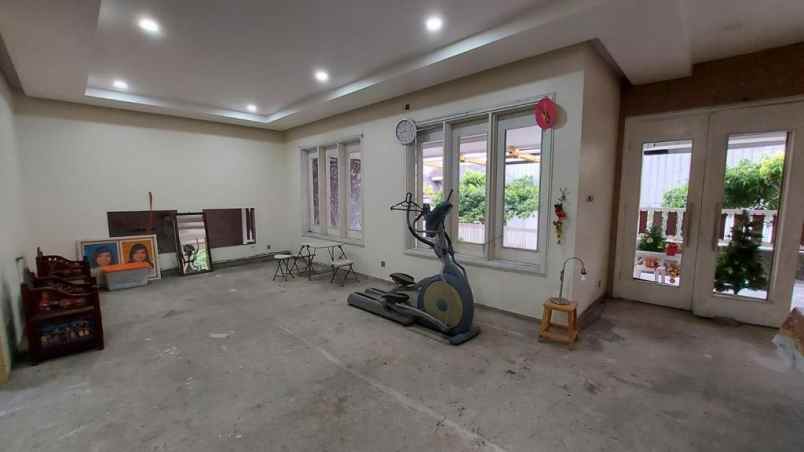 rumah kontemporer keren di komplek duren sawit